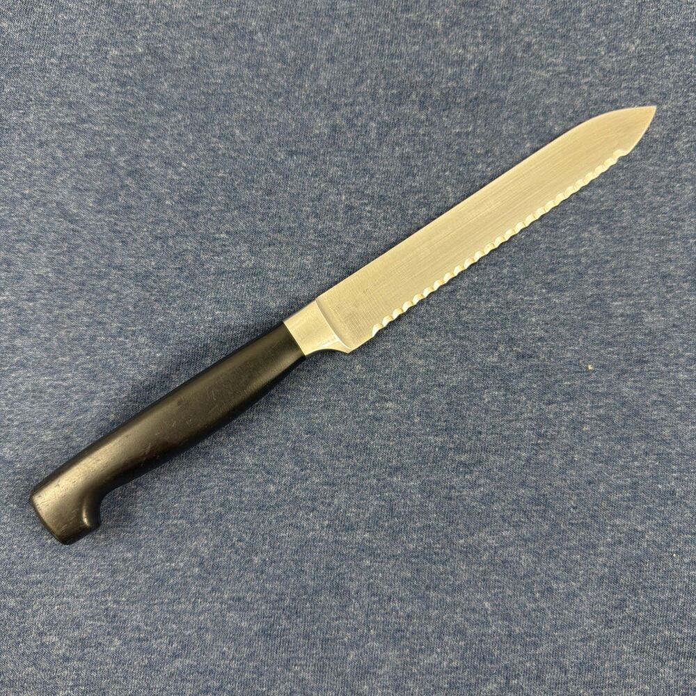 Zwilling J.A. Henckels Four Star 5 inch Serrated Utility Knife 31070-130